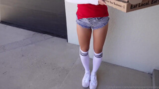 Piper Presley as Pizza Delivery Girl Gets Fucked Hard by Customer